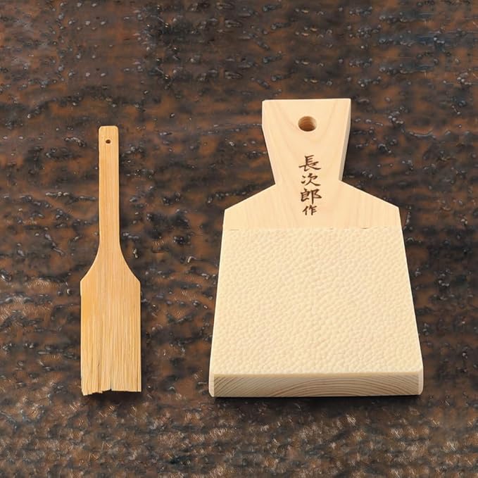 Traditional Japanese grater for wasabi and ginger (bamboo brush, large grater)