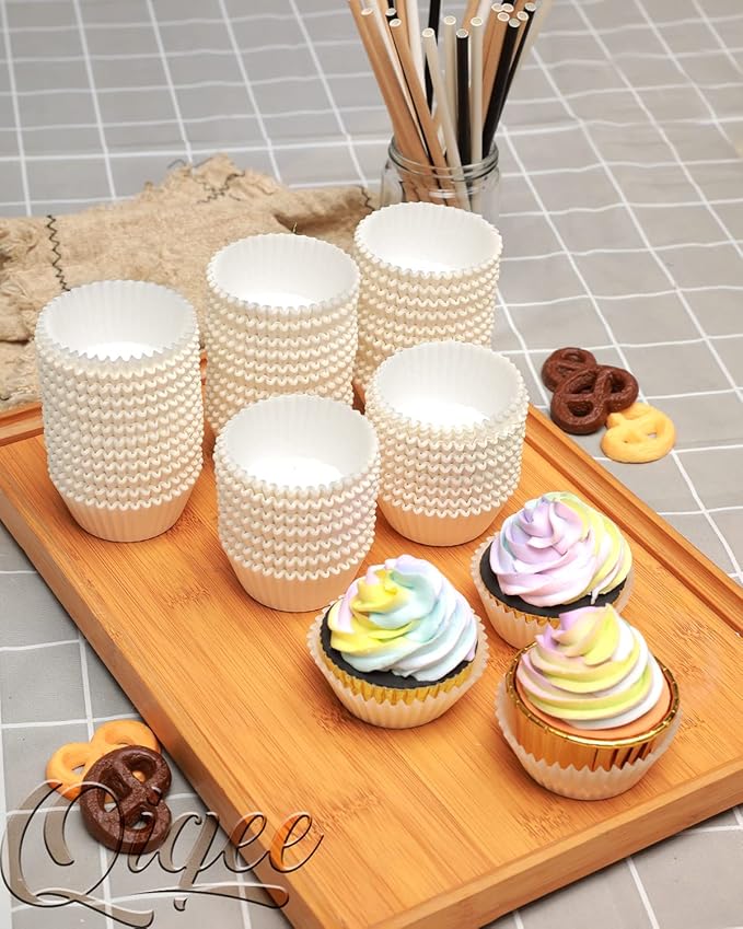qiqee 600 Count Large Size Cupcake Liners White Muffin Liners Food Grade Jumbo Baking Cups Paper No Smells（Large Size）