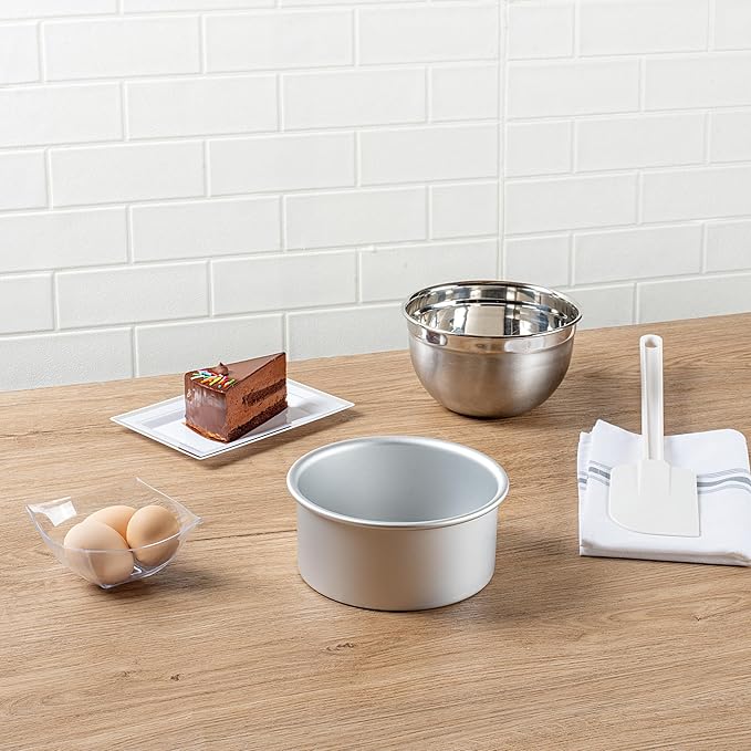 Restaurantware-Met Lux 6 x 3 Inch Straight-Sided Baking Tins, 12 Round Cake Pans - Oven-Ready, Freezable, Anodized Aluminum Round Baking Pans, Greaseproof, For Layer Birthday Cakes