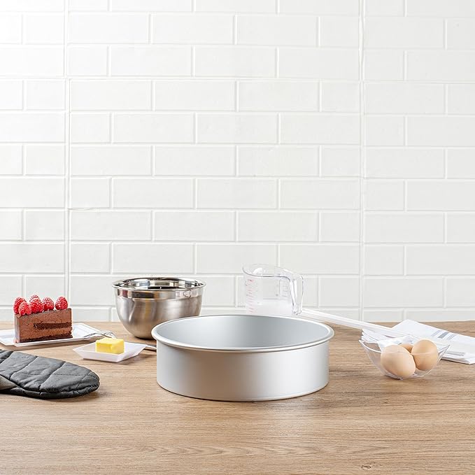 Restaurantware-Met Lux 10 x 3 Inch Straight-Sided Baking Tins, 12 Round Cake Pans - Oven-Ready, Freezable, Anodized Aluminum Round Baking Pans, Greaseproof, For Layer Birthday Cakes